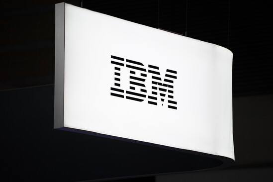 IBM congela contratações e prevê IA substituindo 7.800